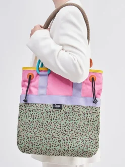 Flower Mountain – Shopper Bag aus Nylon mit Animalprint
