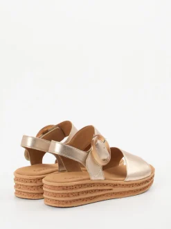 Gabor – Keilsandalette aus Metallicleder goldfarben