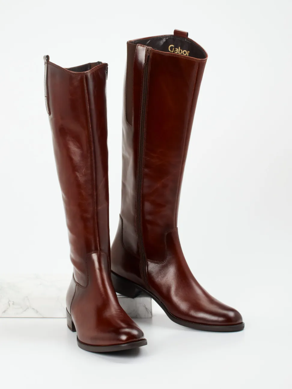 Gabor – Kniehohe Stiefel aus Glattleder kastanienbraun