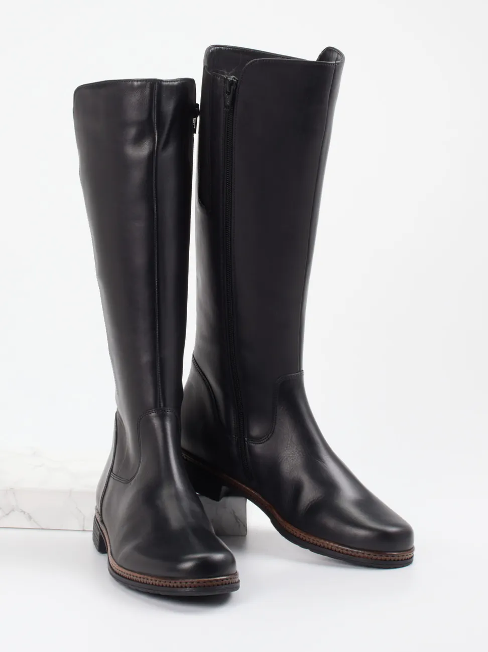 Gabor – Kniehohe Stiefel aus Kalbleder Schwarz