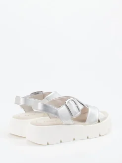 Gabor – Plateau-Sandale aus Metallicleder silber