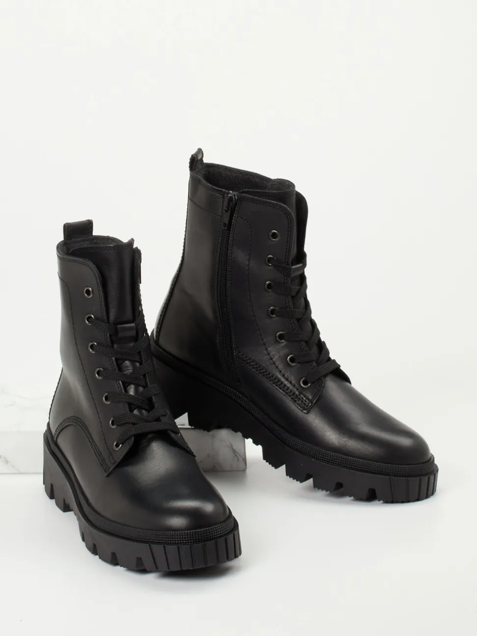 Gabor – Schnürboots aus Kalbleder in Schwarz