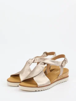 Gabor Comfort – Keilsandalette aus Metallicleder beige