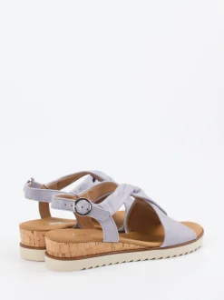 Gabor Comfort – Keilsandaletten aus Metallicleder Lavendelgrau
