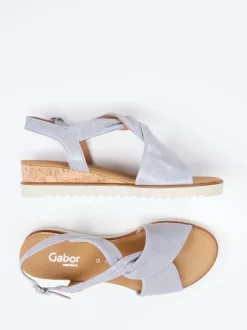 Gabor Comfort – Keilsandaletten aus Metallicleder Lavendelgrau