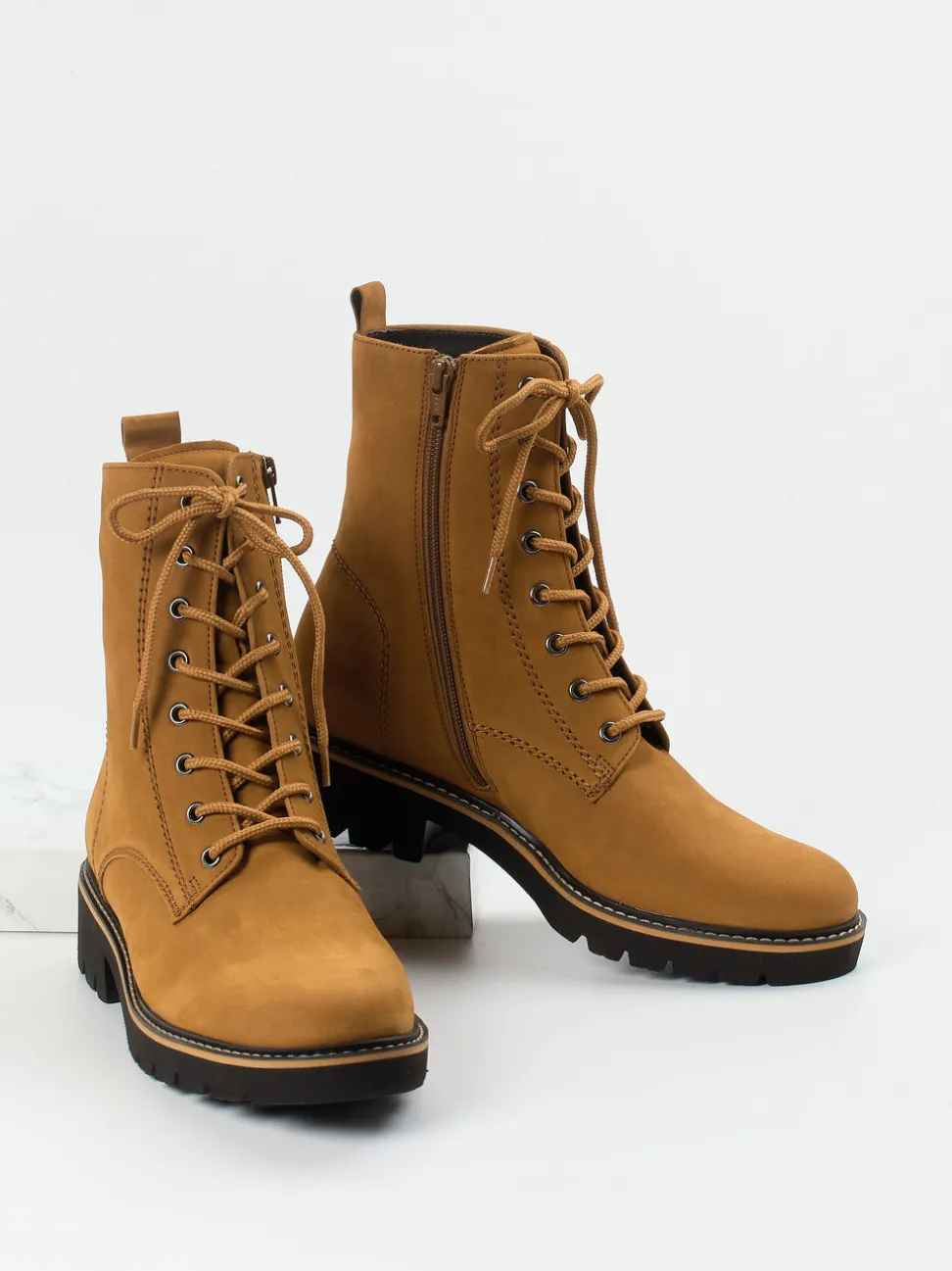 Gabor Comfort – Schnürboots aus Nubukleder cognacbraun