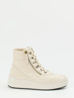 Gabor Comfort – Schnürboots aus Lackleder cremeweiß