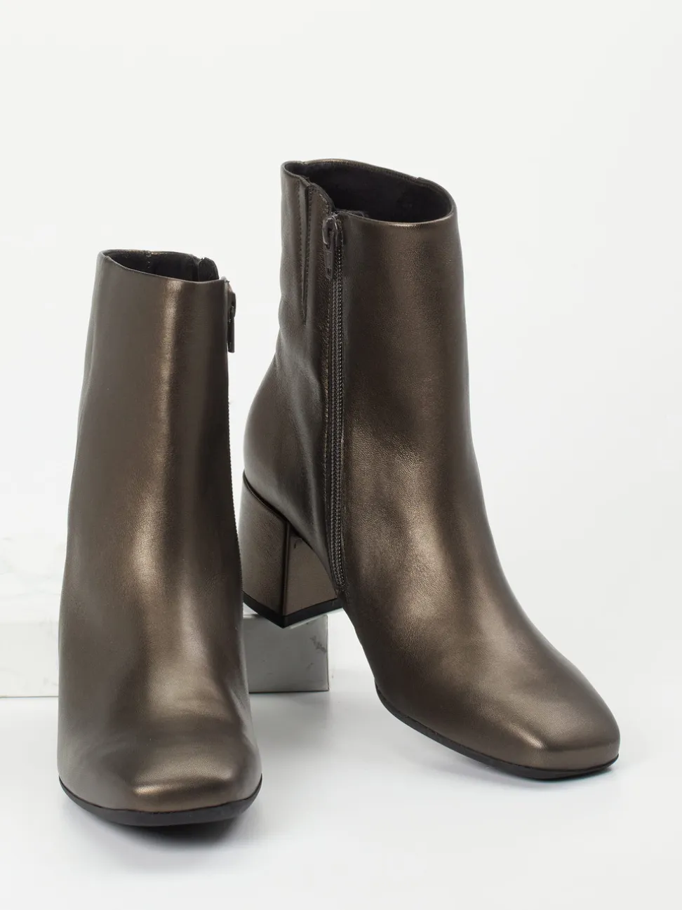 Gabor Comfort – Stiefelette aus Metallicleder grau