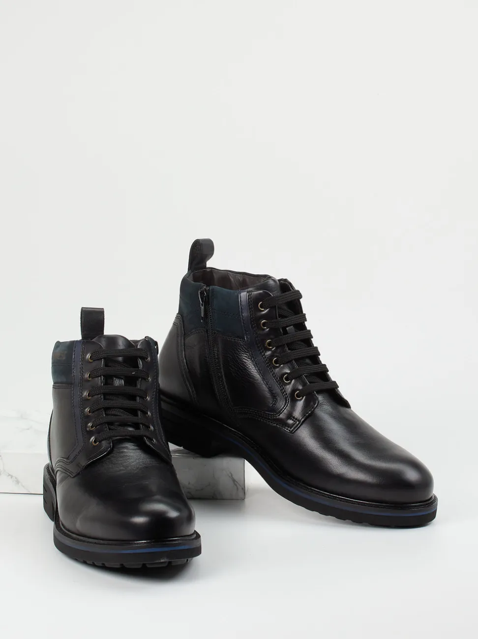 Galizio Torresi – Schnürboots aus Kalbleder schwarz