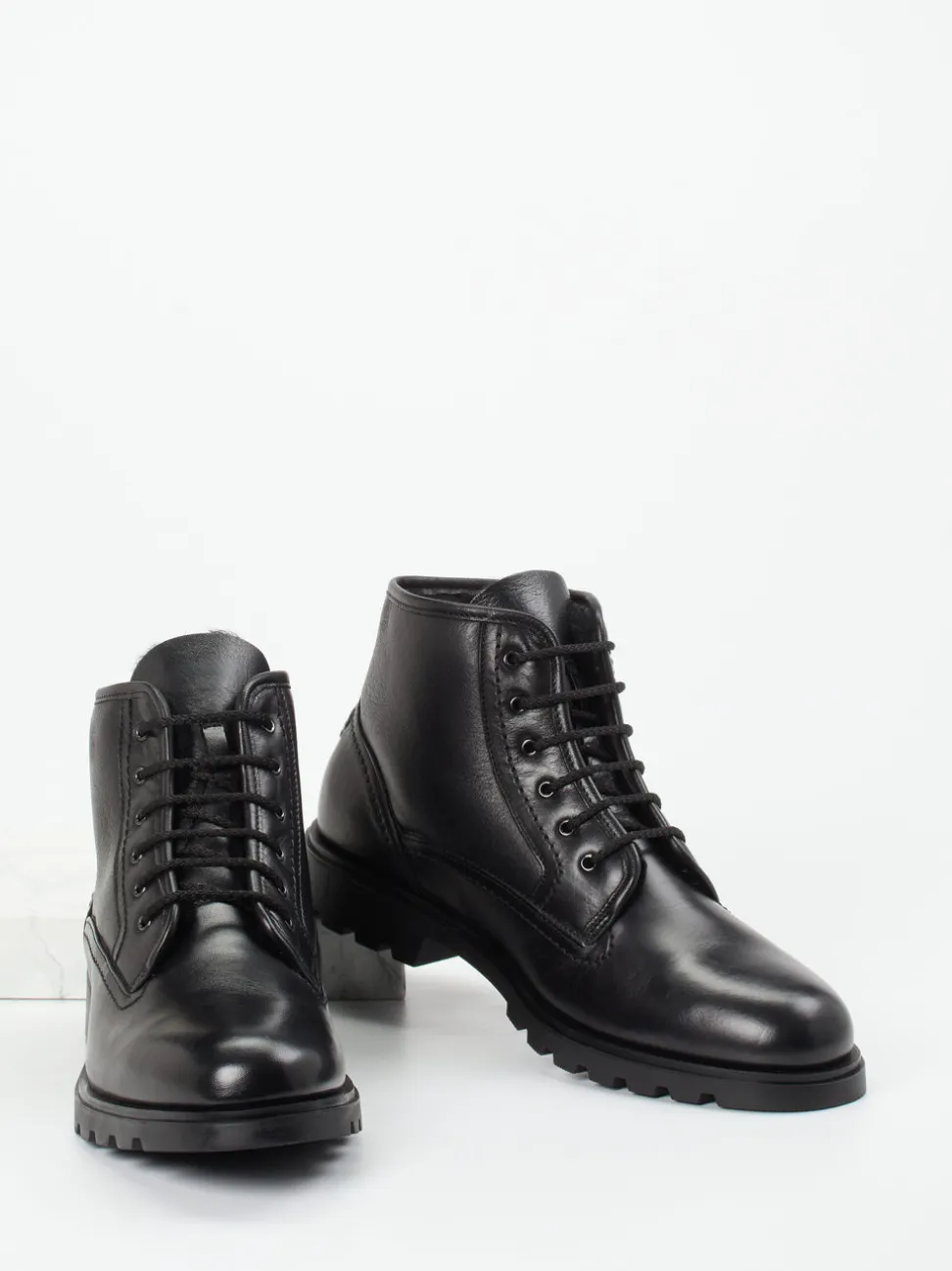 Galizio Torresi – Schnürstiefeletten aus Kalbleder schwarz
