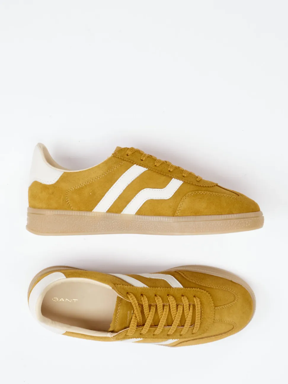 Gant – Retro-Sneaker aus Veloursleder senfgelb