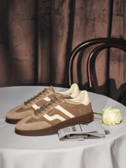 Gant – Sneaker aus Veloursleder in Braun