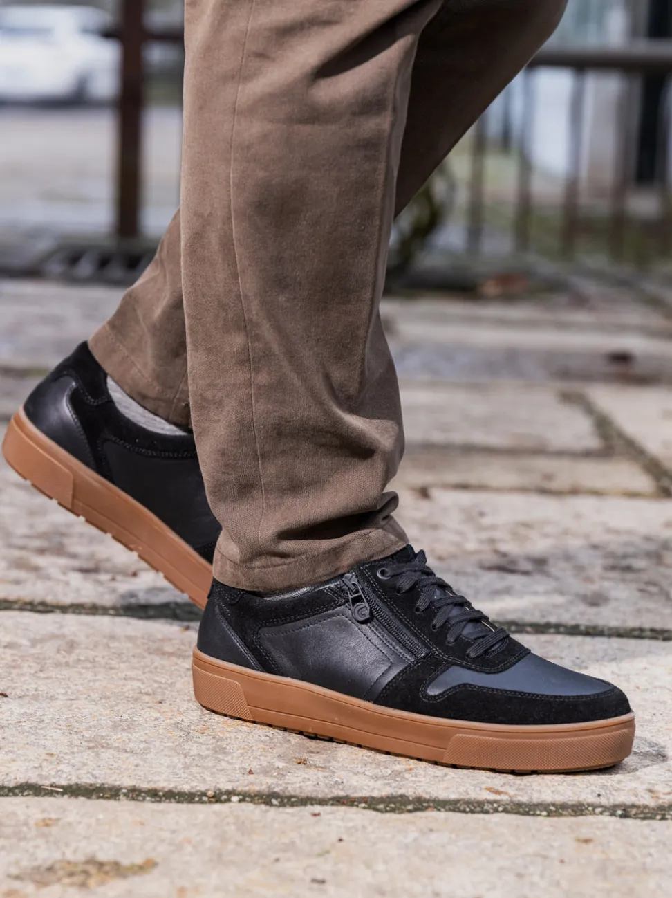 Ganter – Sneaker aus Nappa- und Veloursleder schwarz