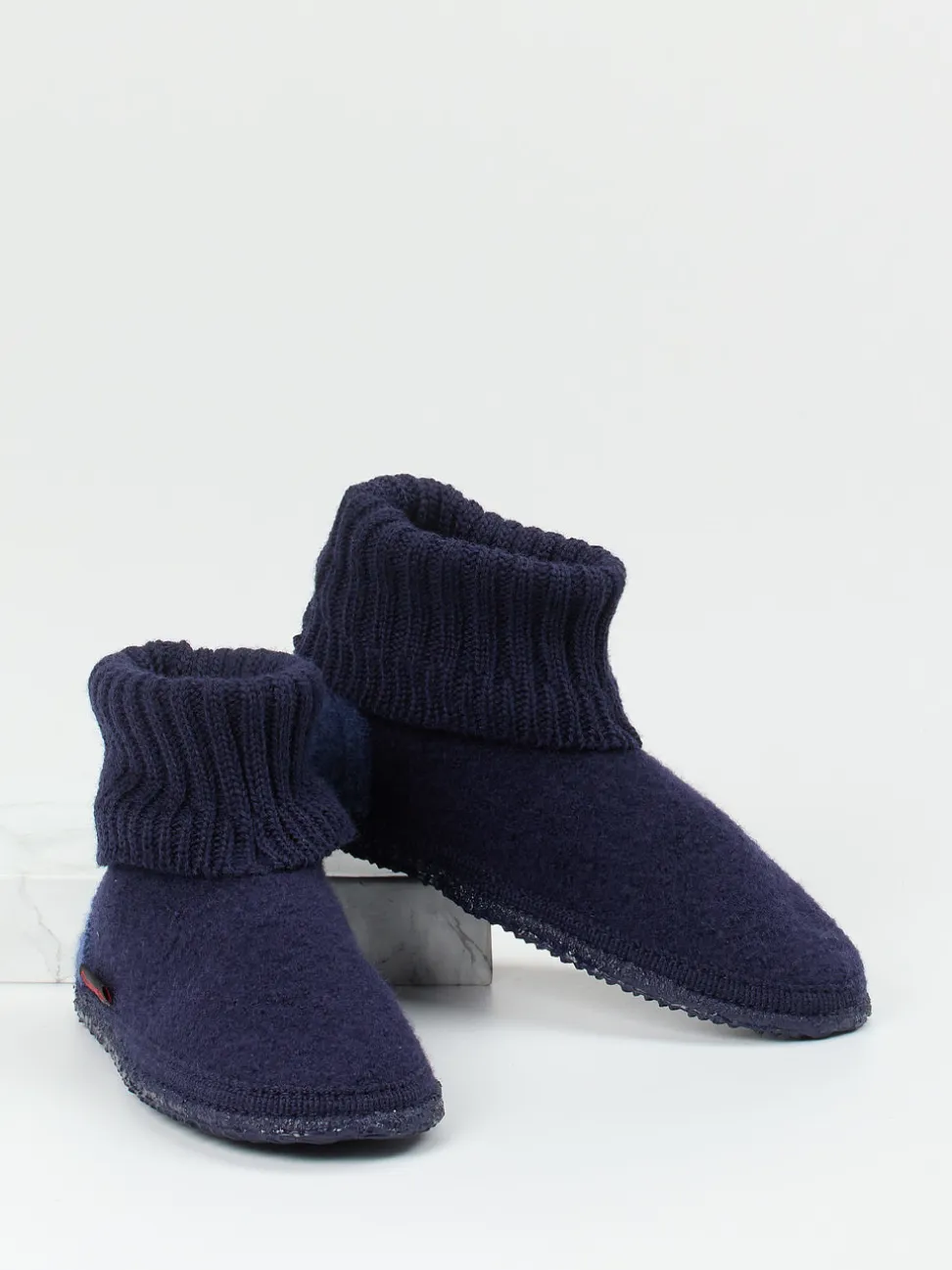 Giesswein – Hüttenschuhe aus Wollfilz Dunkelblau