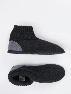 Giesswein – Hüttenschuhe aus Wollfilz in Anthrazit