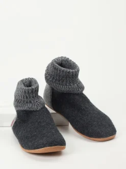 Giesswein – Hüttenschuhe aus Wolle in Anthrazitgrau