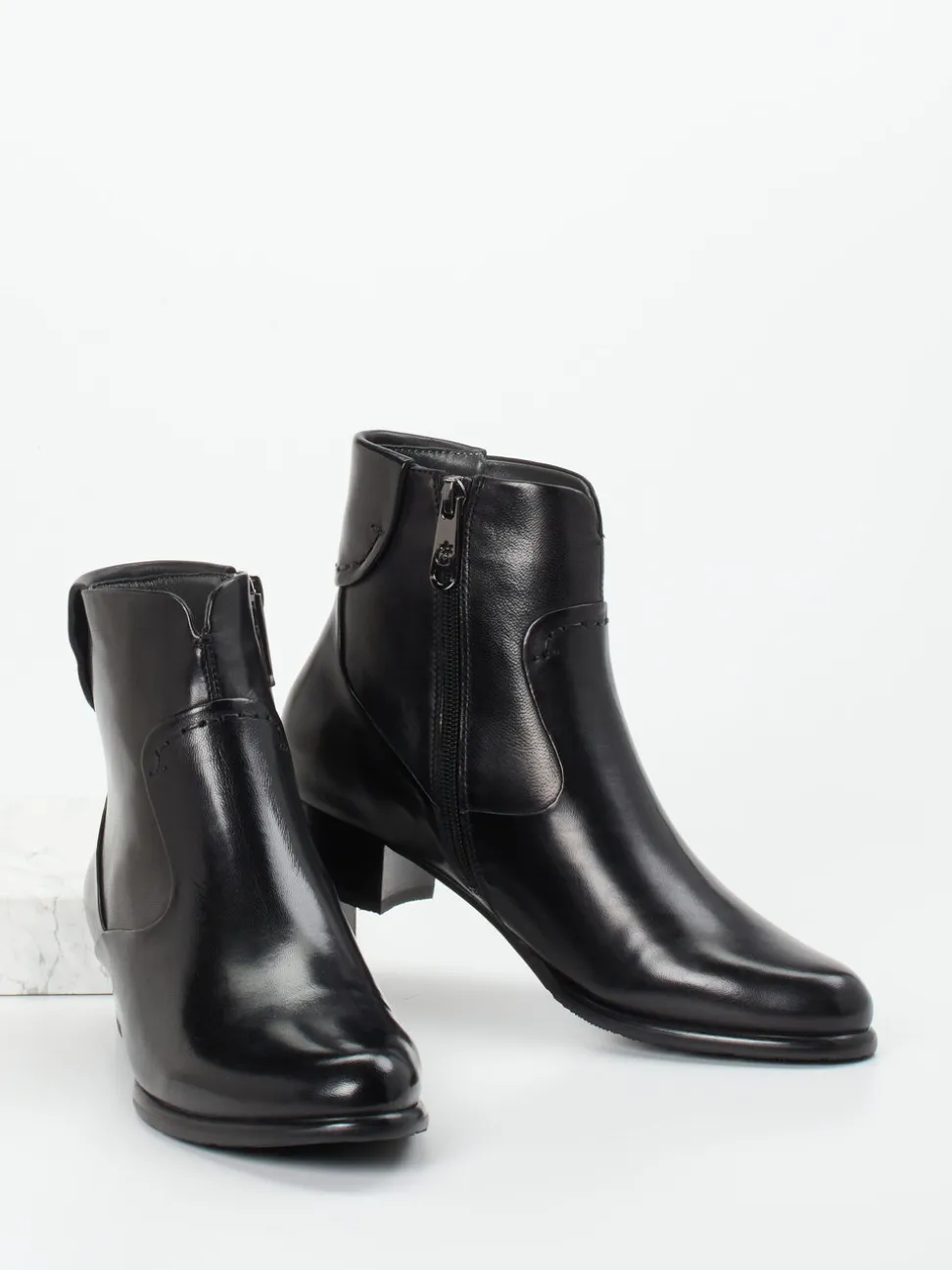 Ginger & Glove – Ankle Boots aus Lammleder schwarz