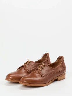 Ginger & Glove – Derby-Schnürschuh aus Lammleder Cognac