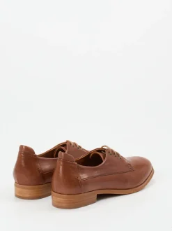 Ginger & Glove – Derby-Schnürschuh aus Lammleder Cognac