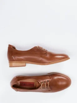 Ginger & Glove – Derby-Schnürschuh aus Lammleder Cognac