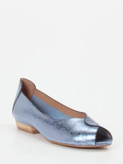 Ginger & Glove – Peep-Toe-Ballerinas aus Metallicleder blau