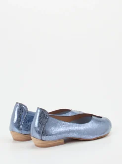 Ginger & Glove – Peep-Toe-Ballerinas aus Metallicleder blau