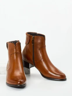 Ginger & Glove – Stiefelette aus Kalbleder cognacbraun