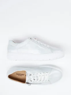 Hartjes – Sneaker aus Metallicleder perlmuttweiß