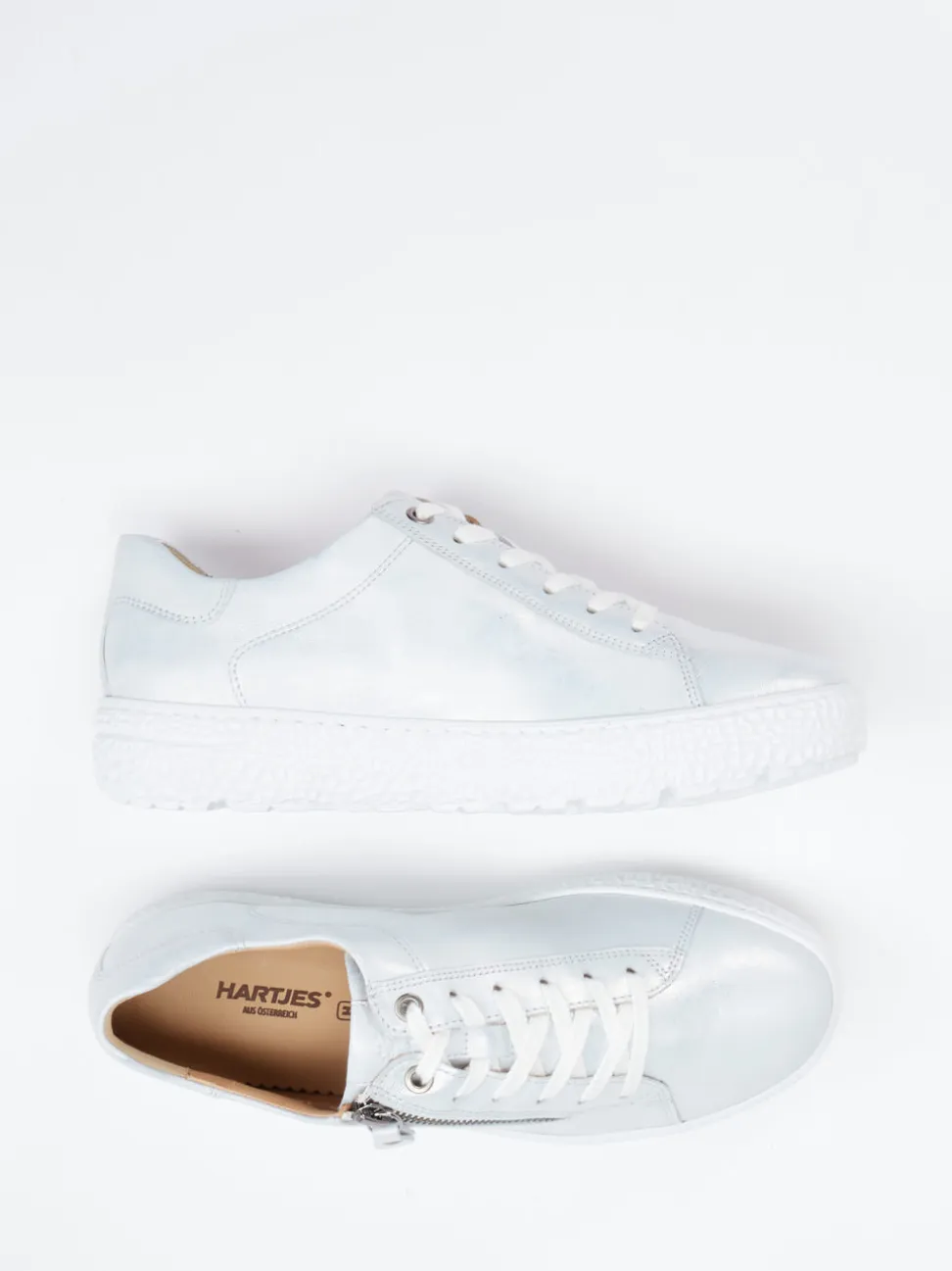 Hartjes – Sneaker aus Metallicleder perlmuttweiß