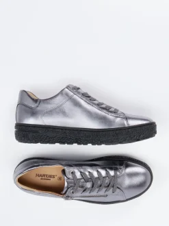 Hartjes – Sneaker aus Metallicleder silberfarben