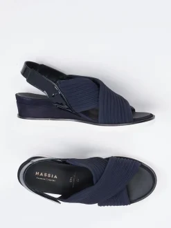 Hassia – Keilsandalette aus Textil und Lackleder dunkelblau