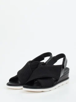 Hassia – Keilsandalette aus Textil und Lack in Schwarz