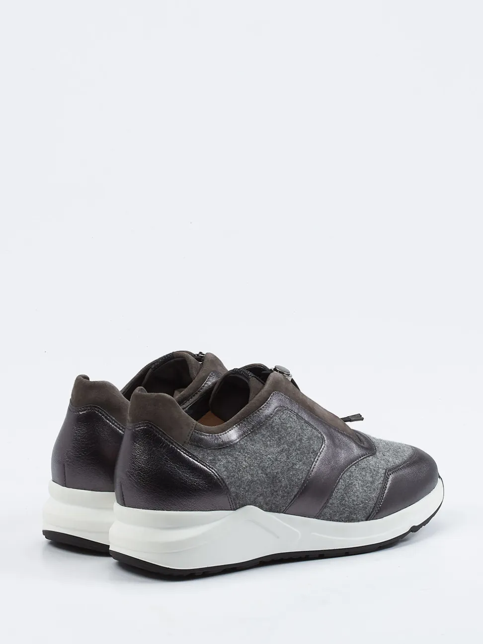 Hassia – Komfort-Sneaker aus Metallicleder grau