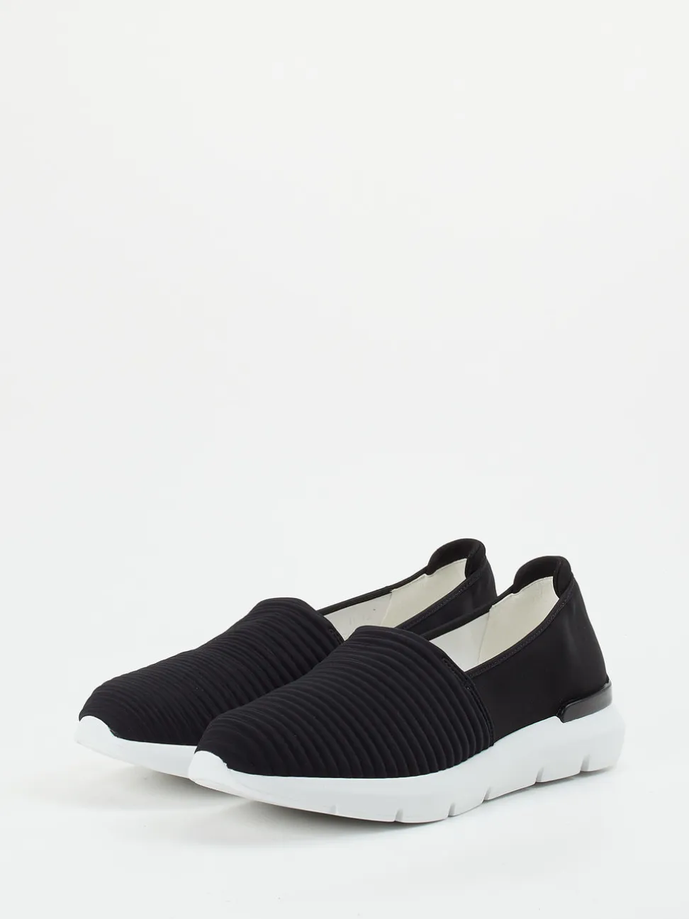 Hassia – Slipper aus Textil in Schwarz