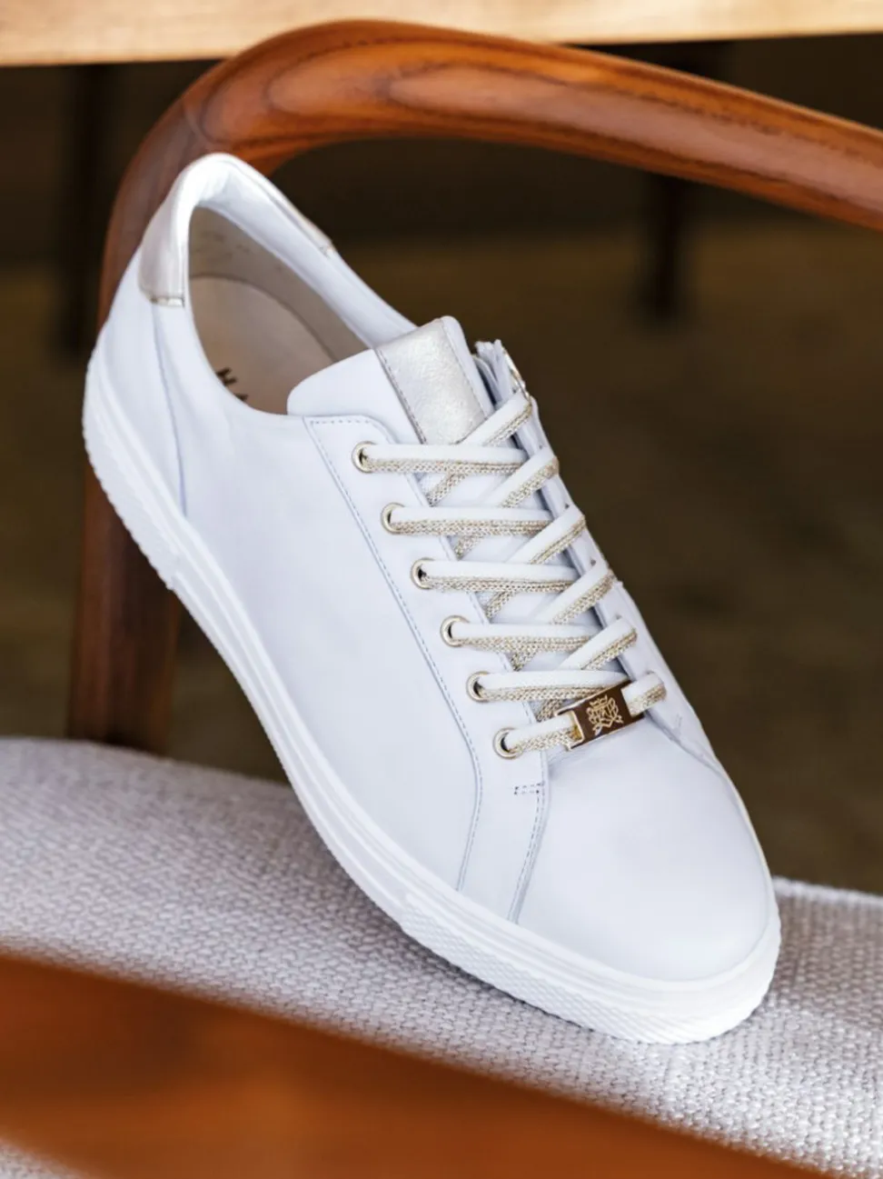 Hassia – Sneaker aus Kalbleder mit Metallic-Details