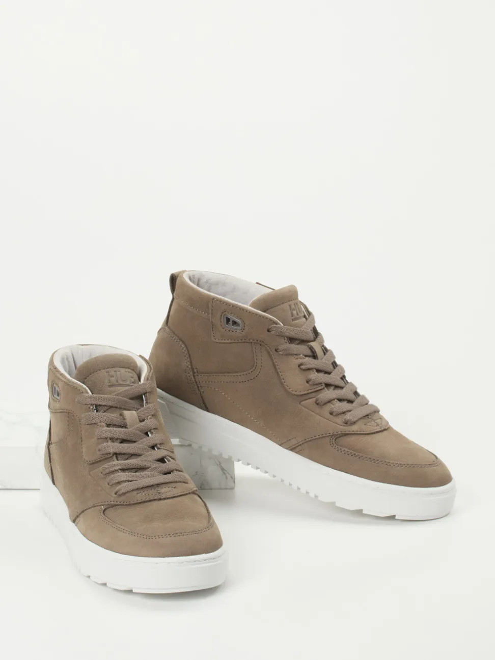 HUB – Mid-Top Sneaker aus Nubukleder taupe