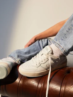 HUB – Sneaker aus Kalbleder in Weiß und Pastell