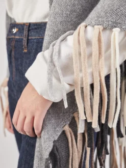 Hurray – Poncho aus Kaschmir in Grau mit Fransen