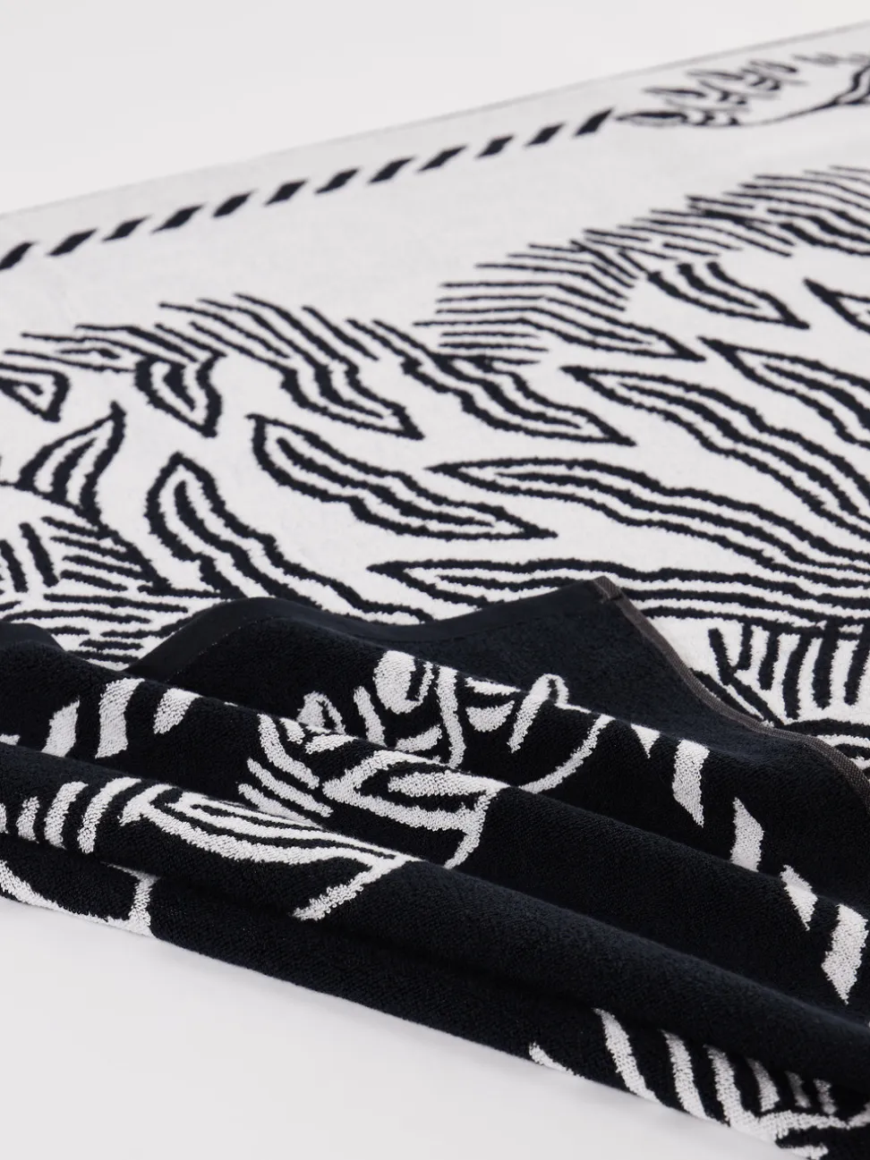 Inouitoosh – Strandtuch aus Baumwolle mit Tiger-Motiv
