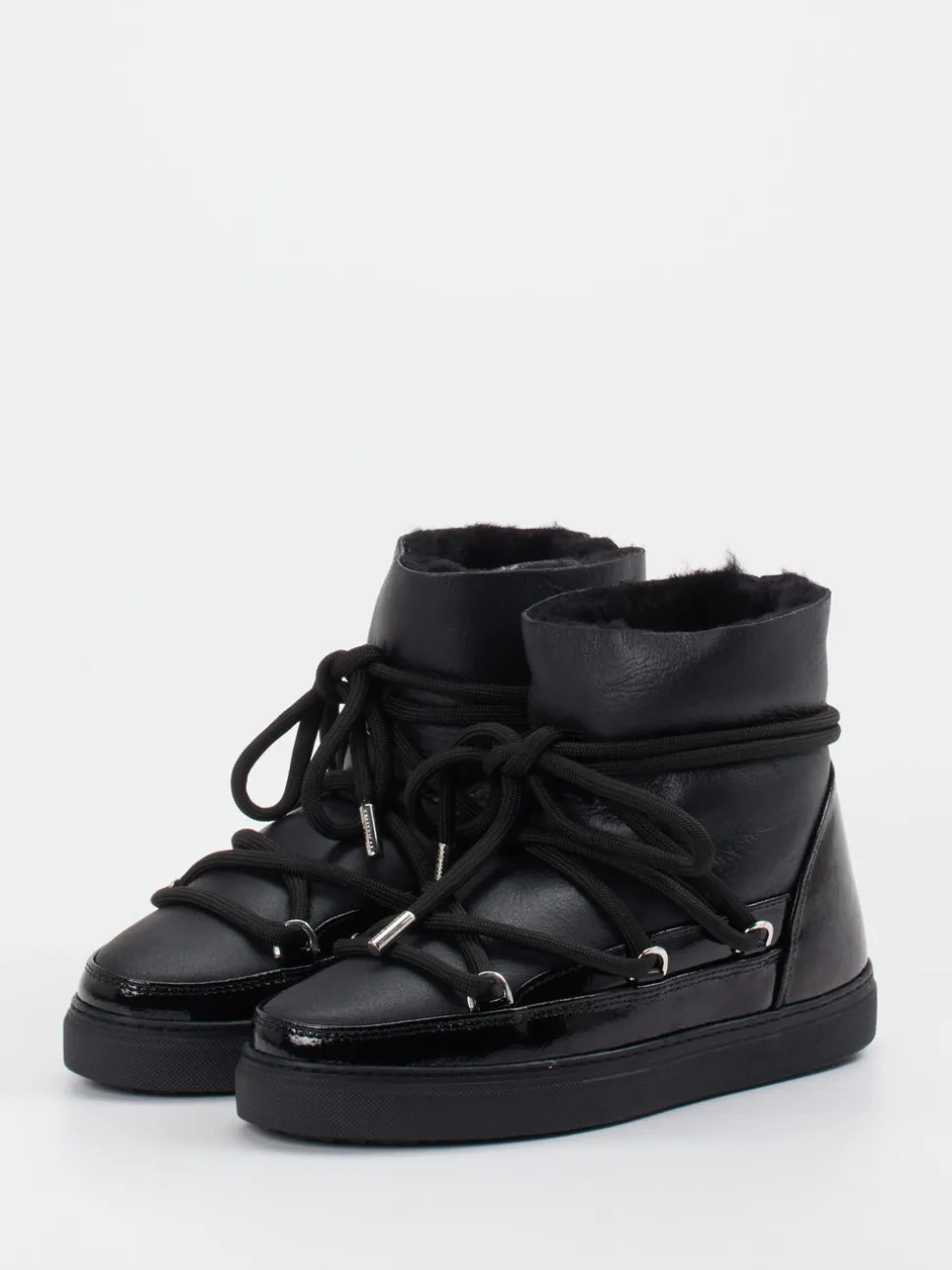 Inuikii – Stiefeletten aus Kalbleder und Lackleder schwarz