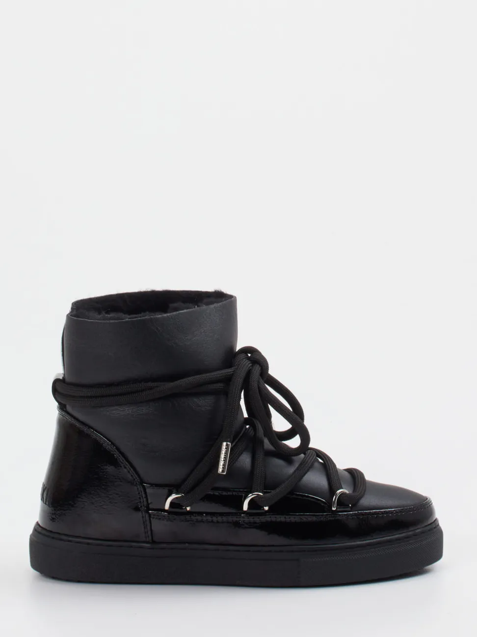 Inuikii – Stiefeletten aus Kalbleder und Lackleder schwarz