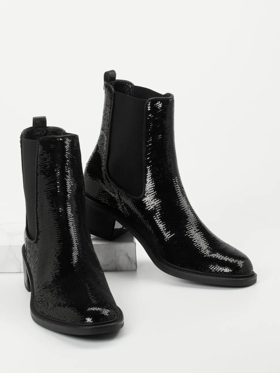 Kennel & Schmenger – Chelsea Boots aus Metallic-Textil Schwarz
