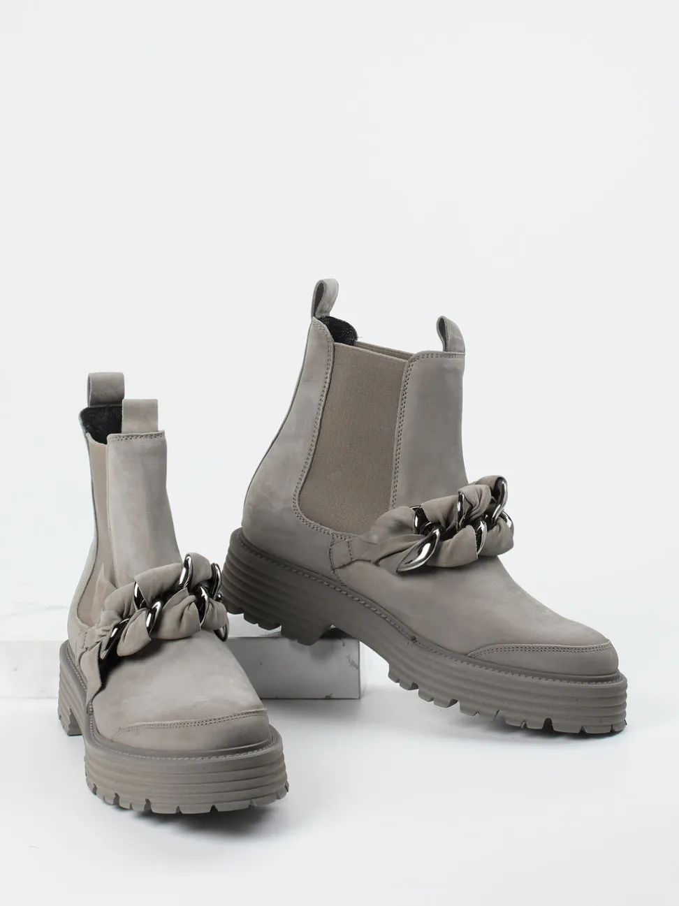 Kennel & Schmenger – Chelsea Boots aus Nubukleder Grau