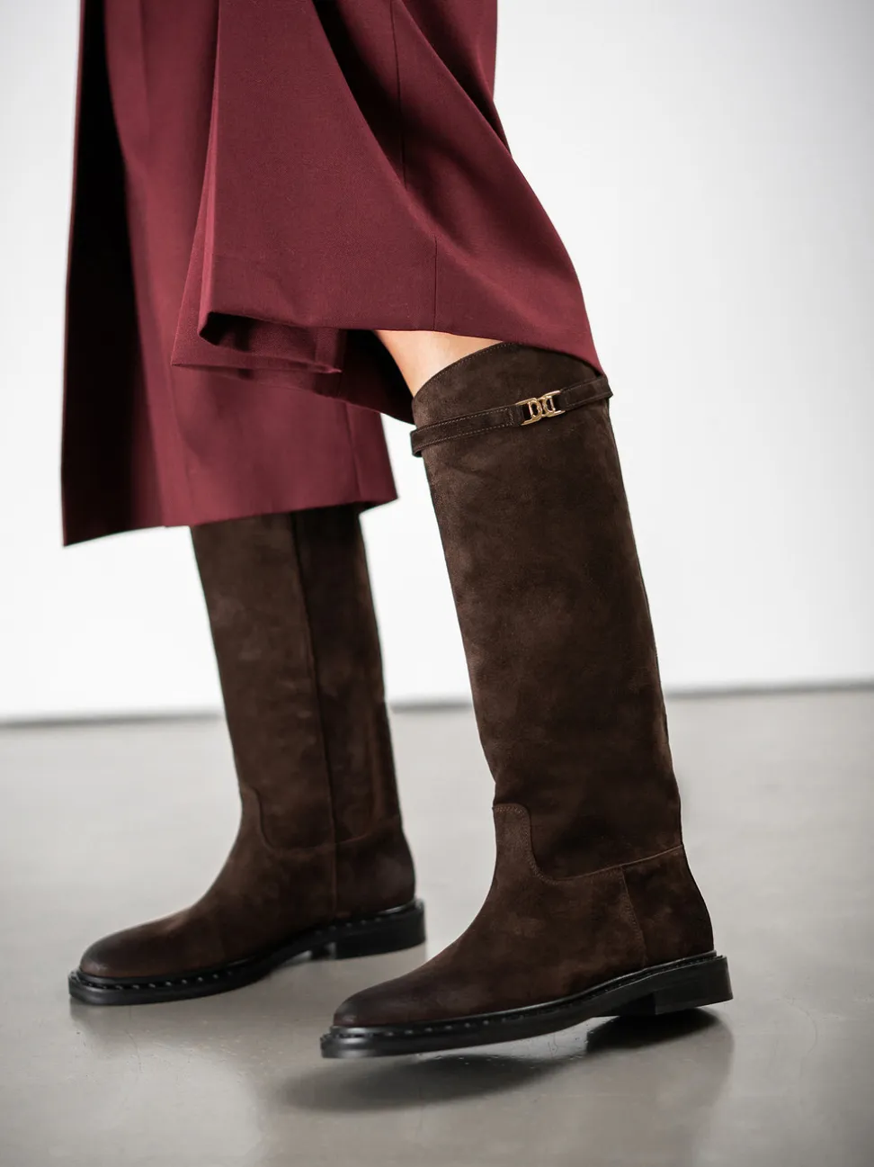 Kennel & Schmenger – Kniehohe Stiefel aus Veloursleder Dunkelbraun