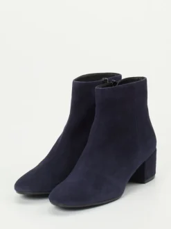 Konstantin Starke – Ankle Boots aus Veloursleder Dunkelblau