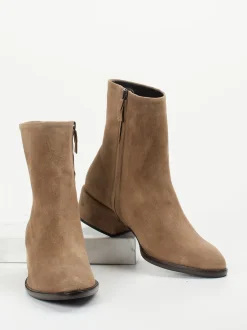 Konstantin Starke – Ankle Boots aus Veloursleder sandbraun