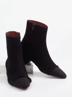 Konstantin Starke – Ankle Boots aus Veloursleder schwarz