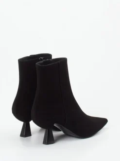 Konstantin Starke – Ankle Boots aus Veloursleder schwarz