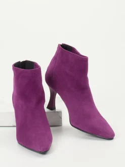 Konstantin Starke – Ankle Boots aus Veloursleder Violett