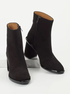Konstantin Starke – Ankle Boots aus Veloursleder schwarz
